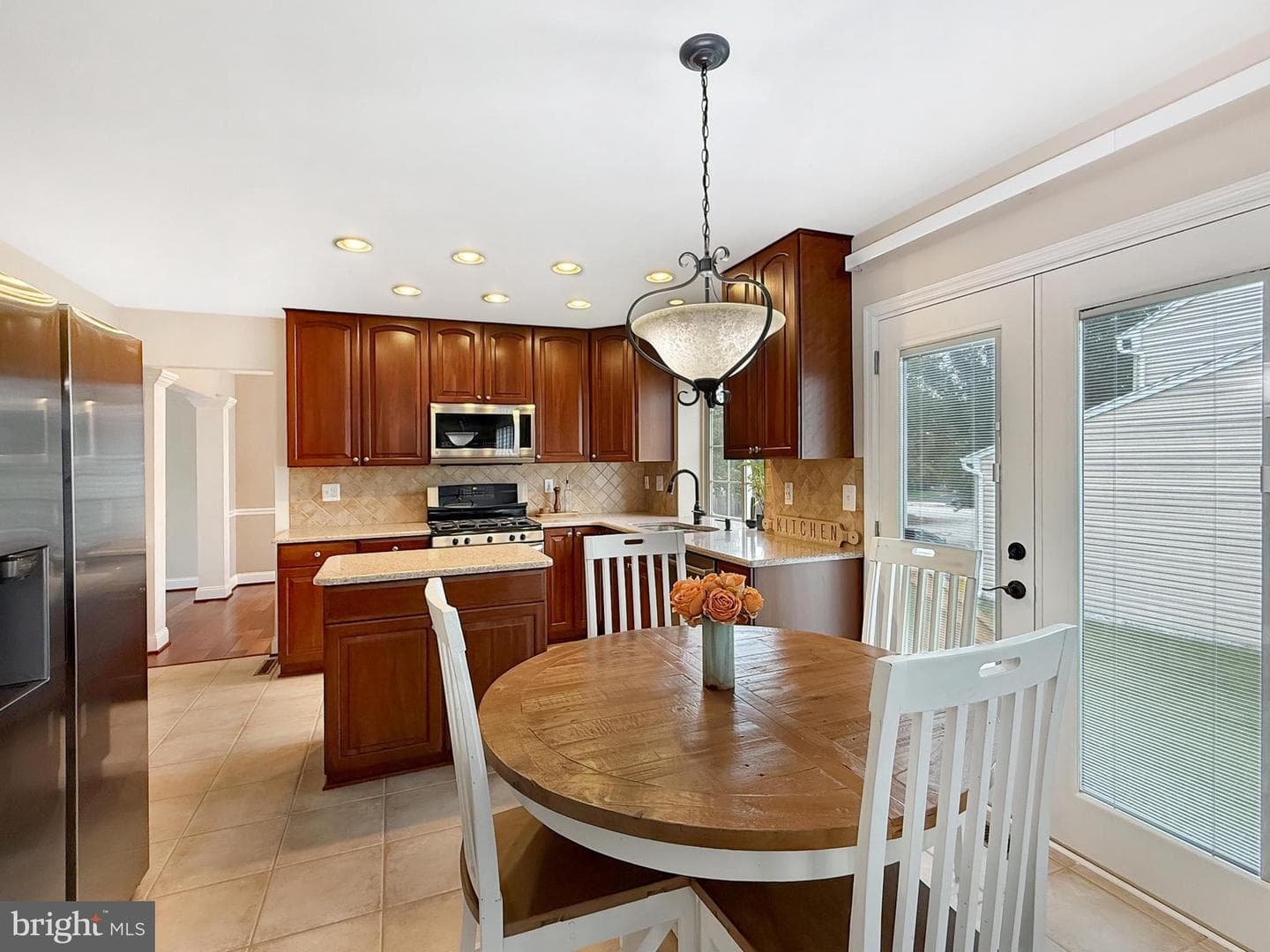 8001 Foxglen Court photo 4