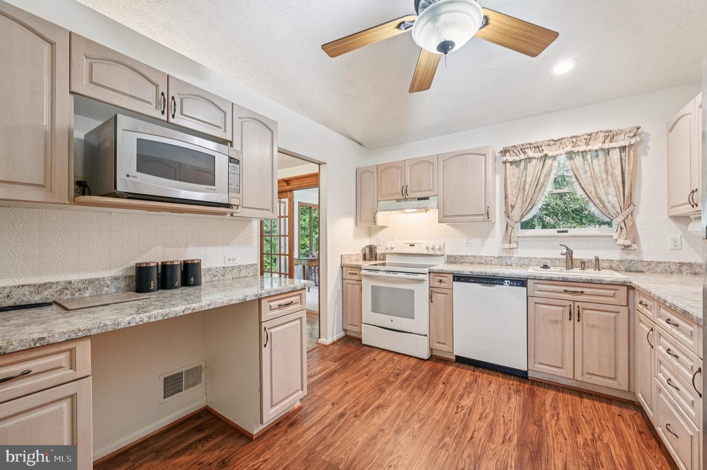 794 Tremaine Way photo 15