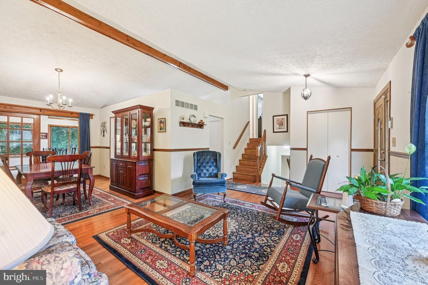 794 Tremaine Way photo 3