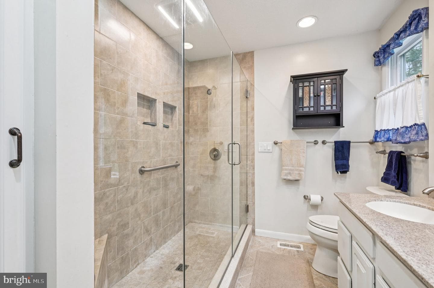 794 Tremaine Way photo 5