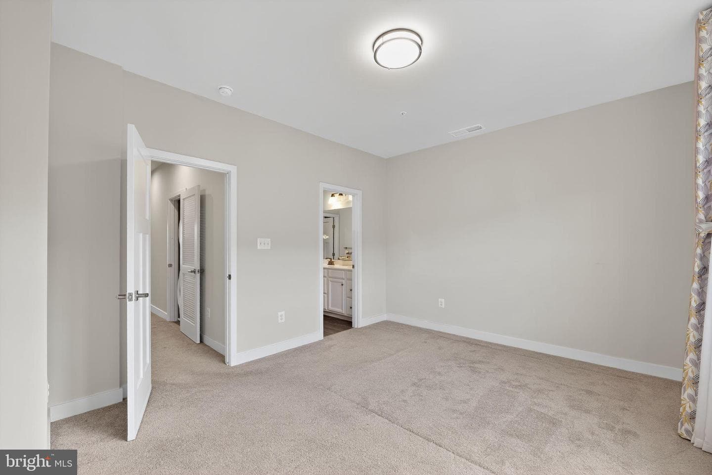 545 Levanna photo 19