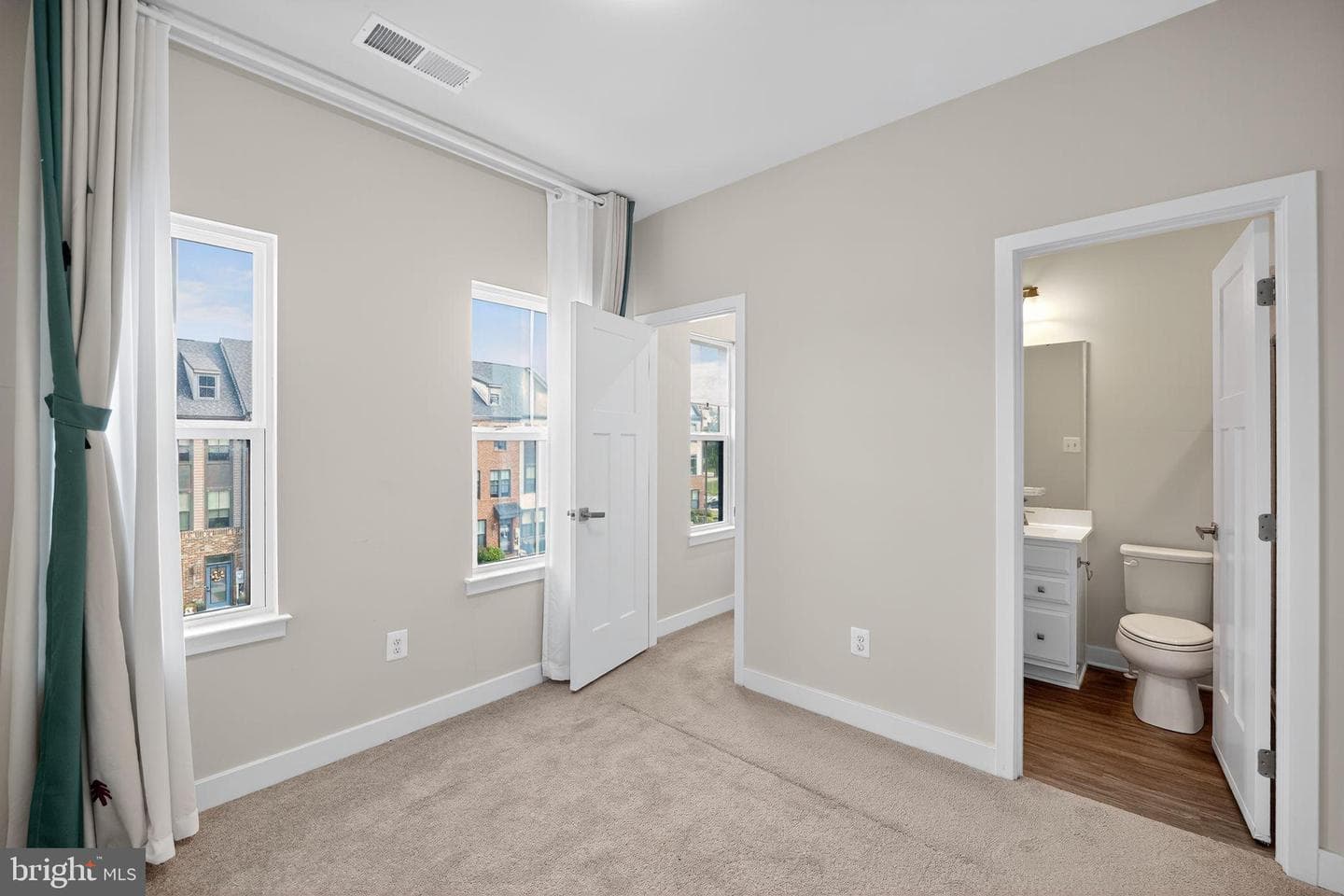 545 Levanna photo 21