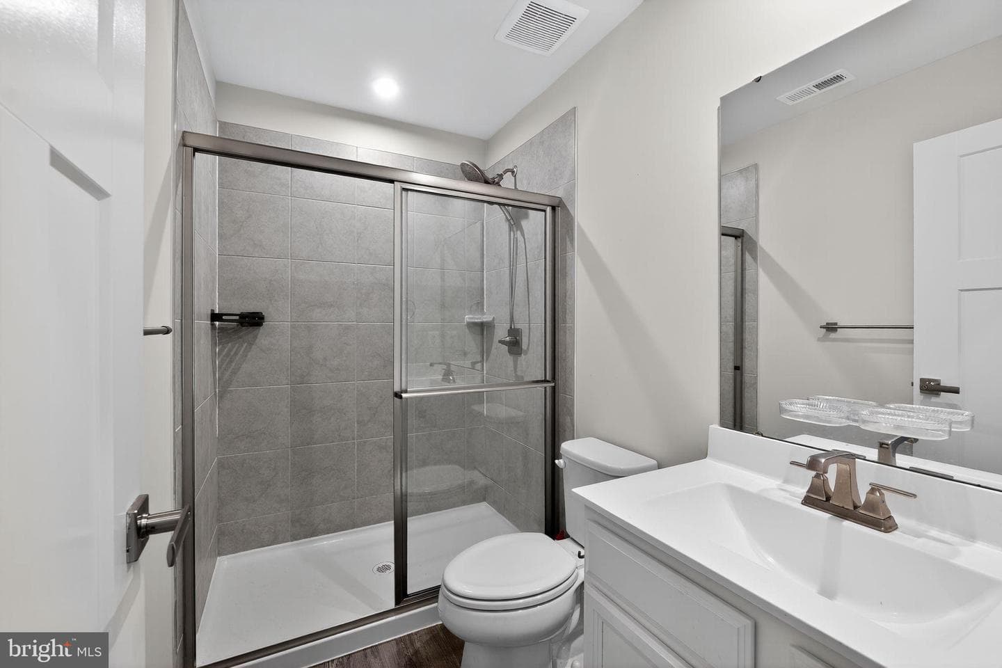 545 Levanna photo 24
