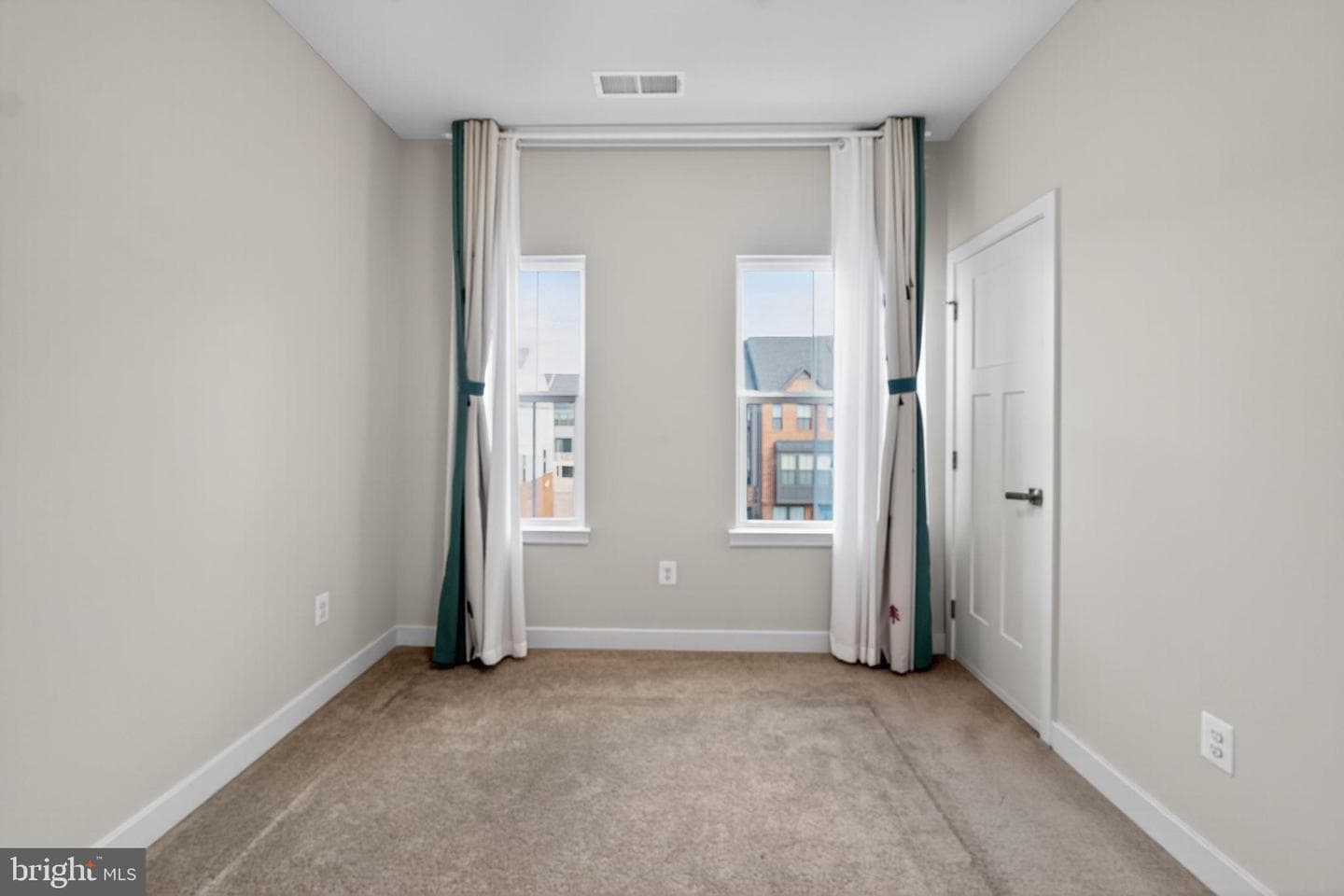 545 Levanna photo 28