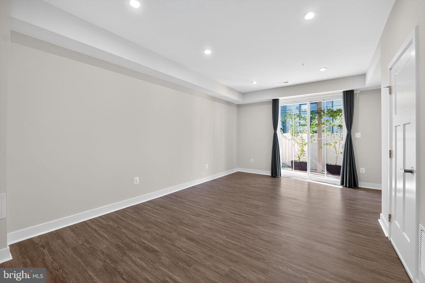 545 Levanna photo 4