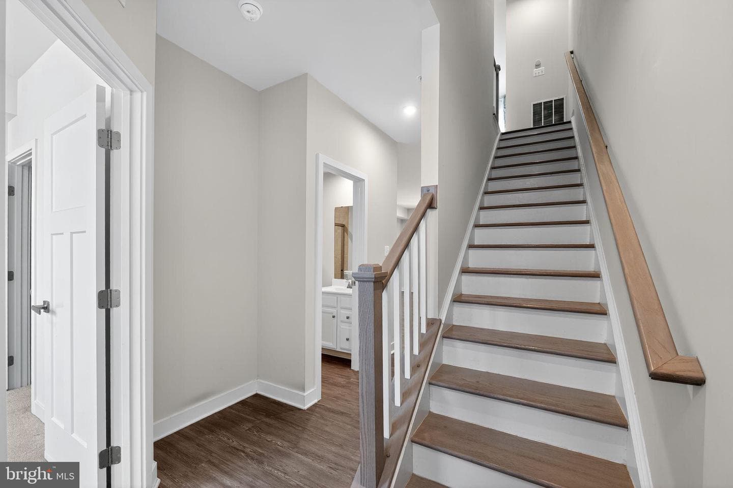 545 Levanna photo 5