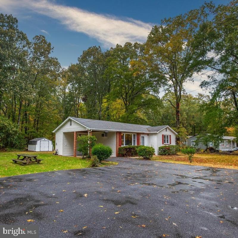 1460 Cedarhurst Road photo 3