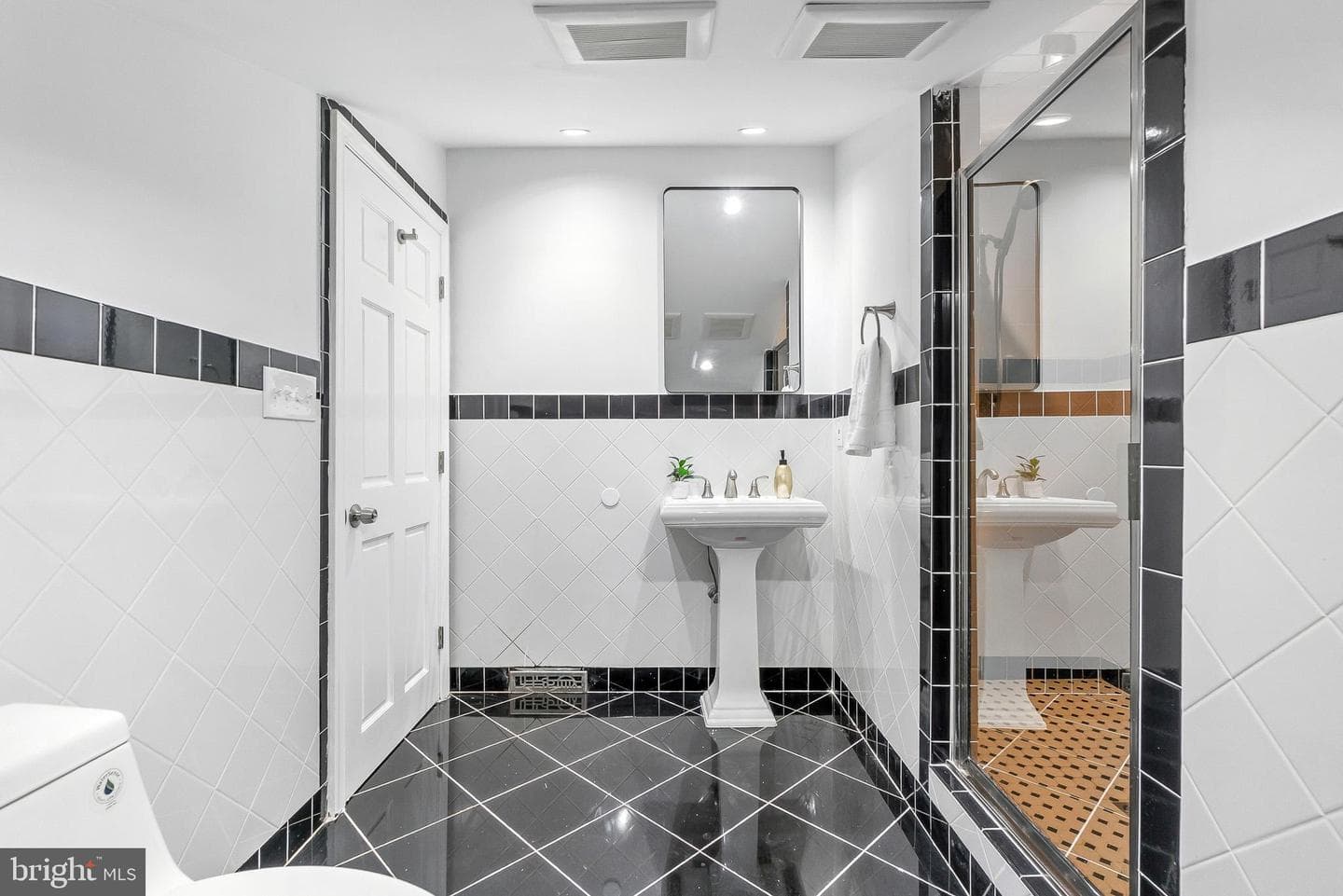 522 Epping Forest Road photo 59