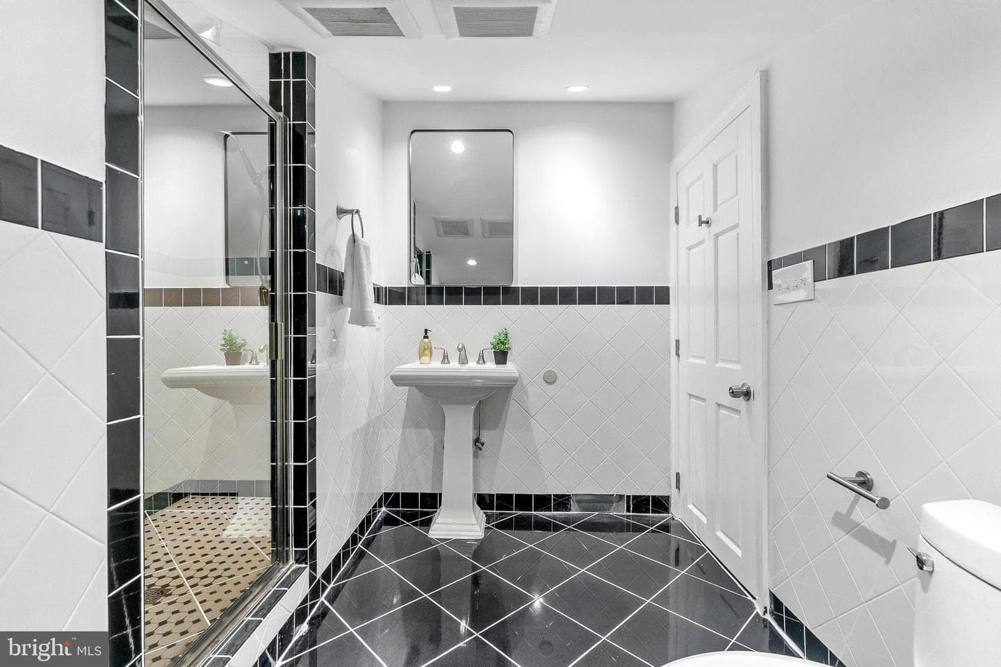 522 Epping Forest Road photo 67