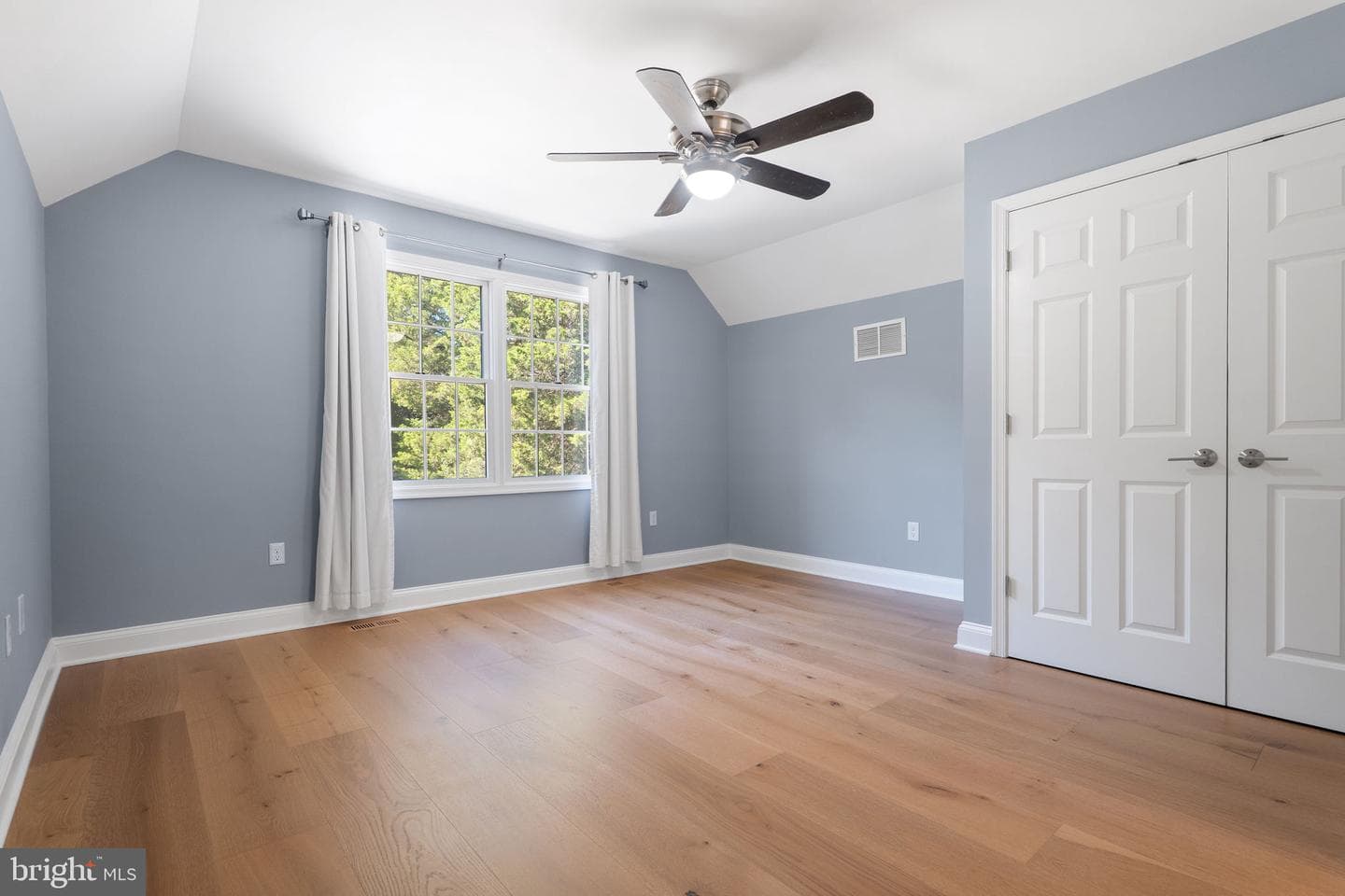 975 Phillips Drive photo 24