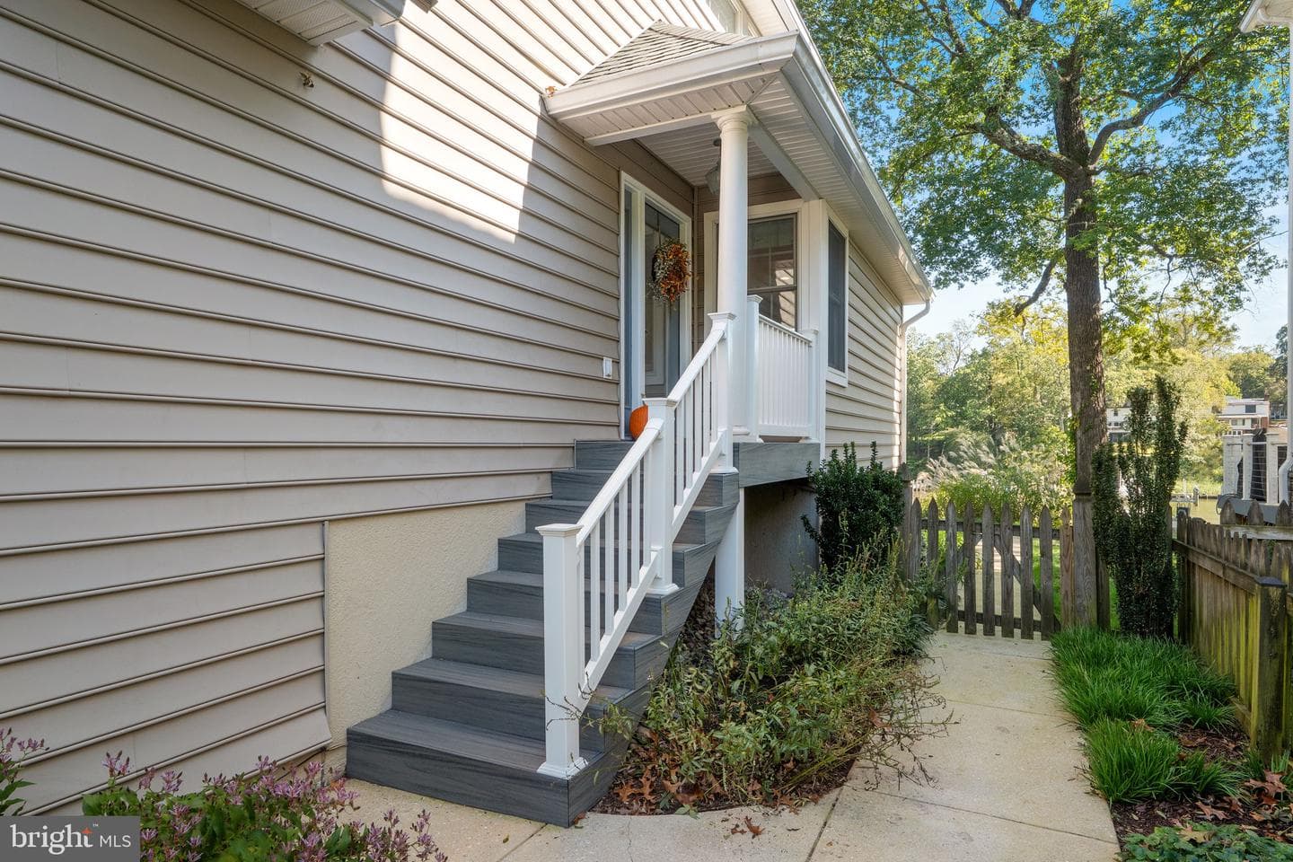 975 Phillips Drive photo 3