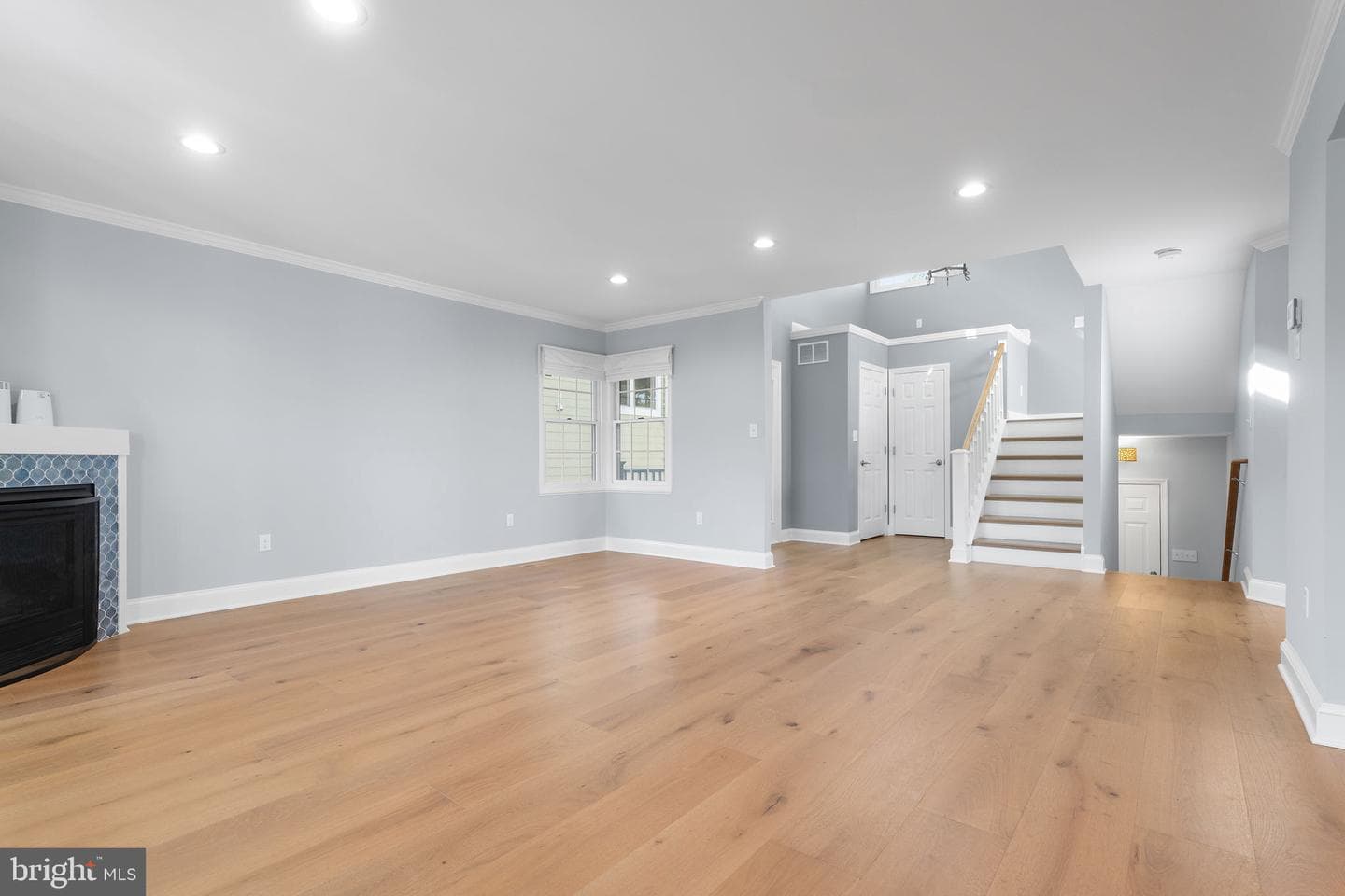 975 Phillips Drive photo 5