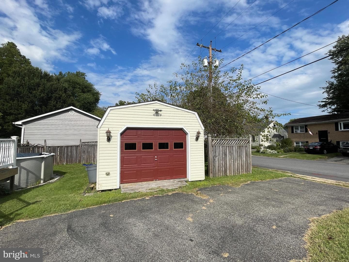 8537 Creek Road photo 5