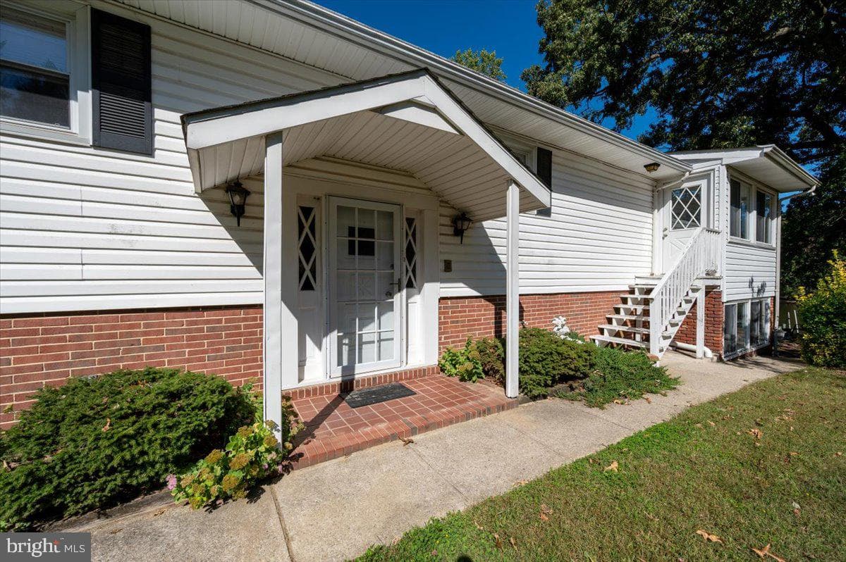 1872 Cedar Road photo 5