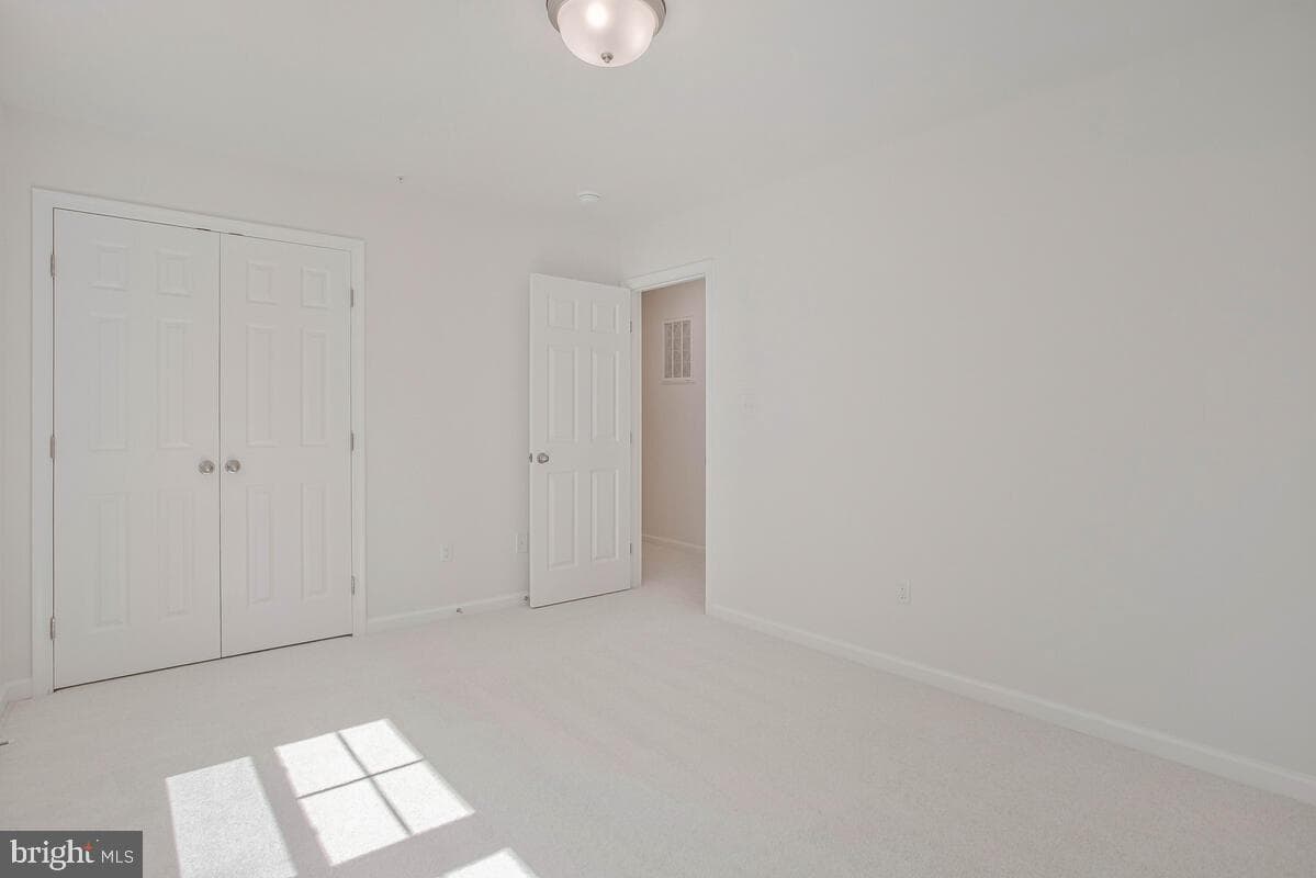 404 Warwick photo 22