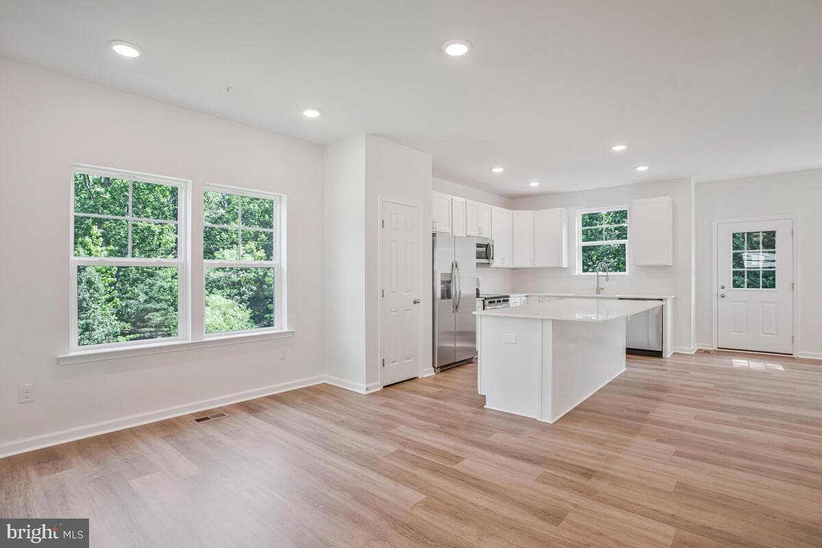 404 Warwick photo 5