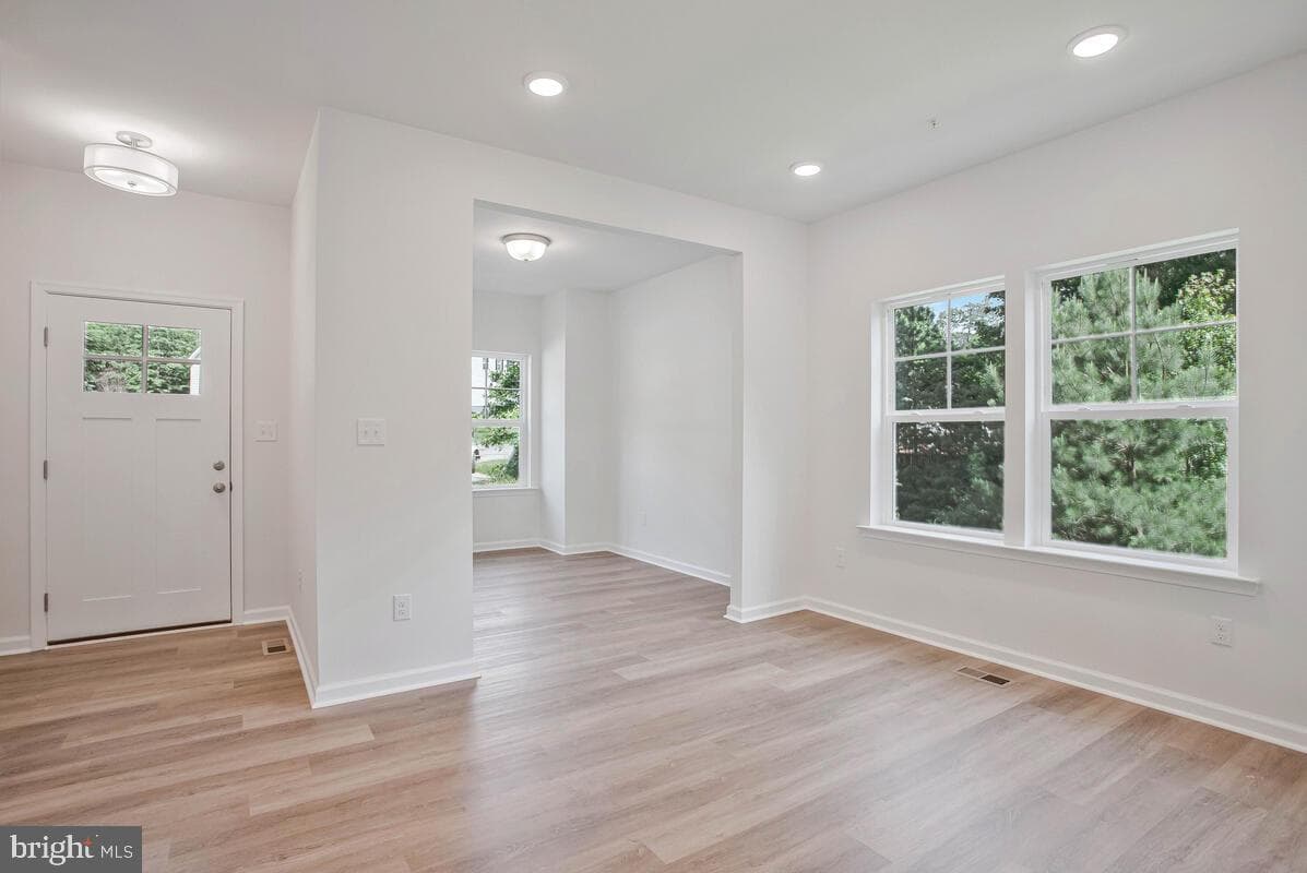 404 Warwick photo 6