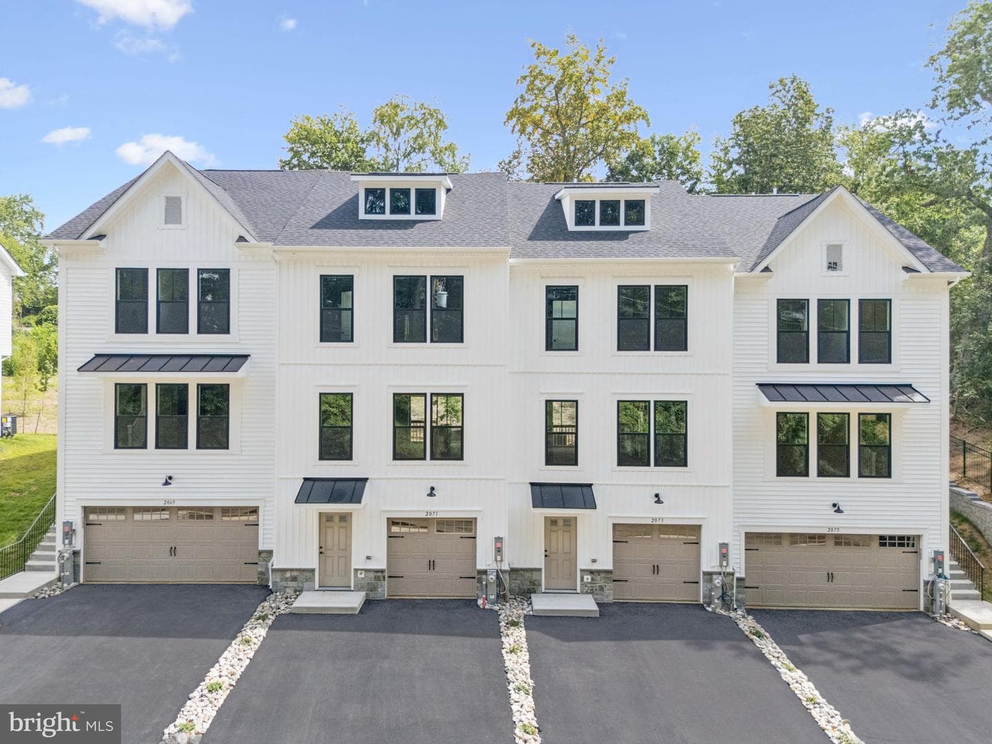 2075 Old Admiral Court photo 3