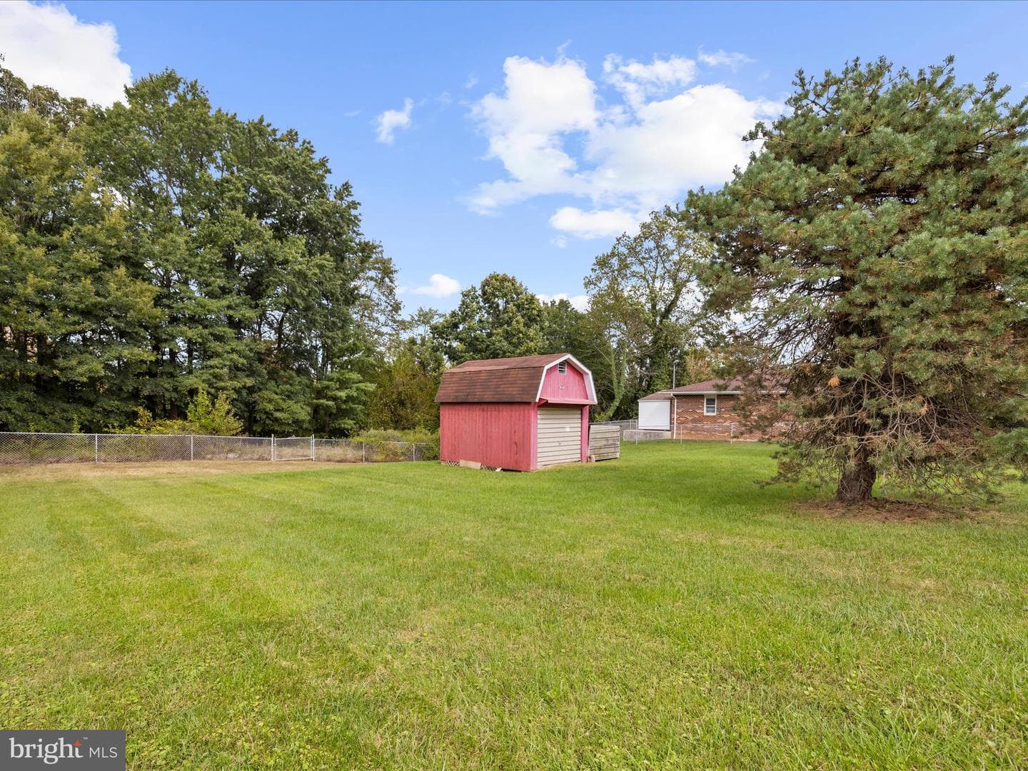 904 Hammonds Lane photo 33
