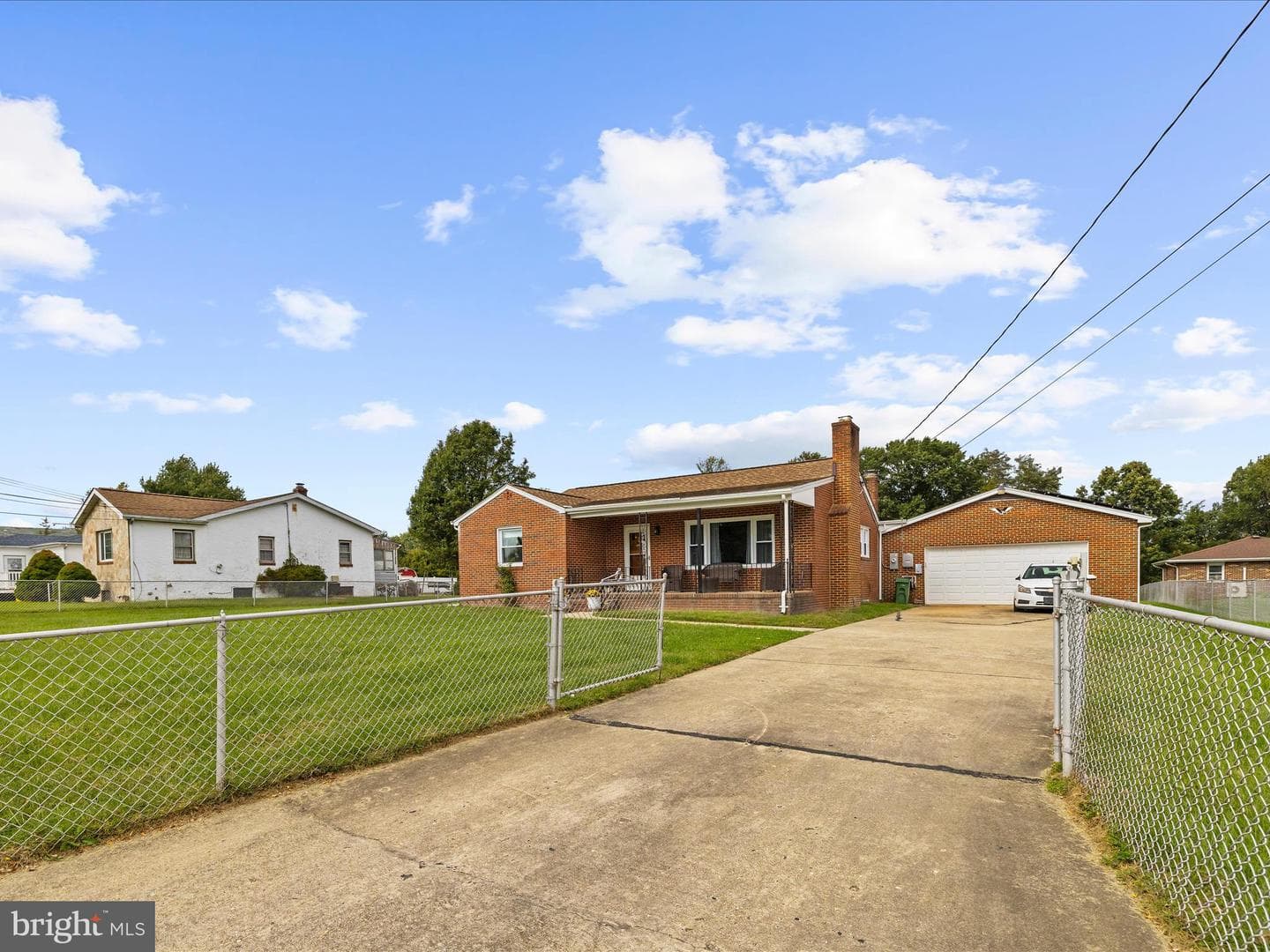 904 Hammonds Lane photo 4