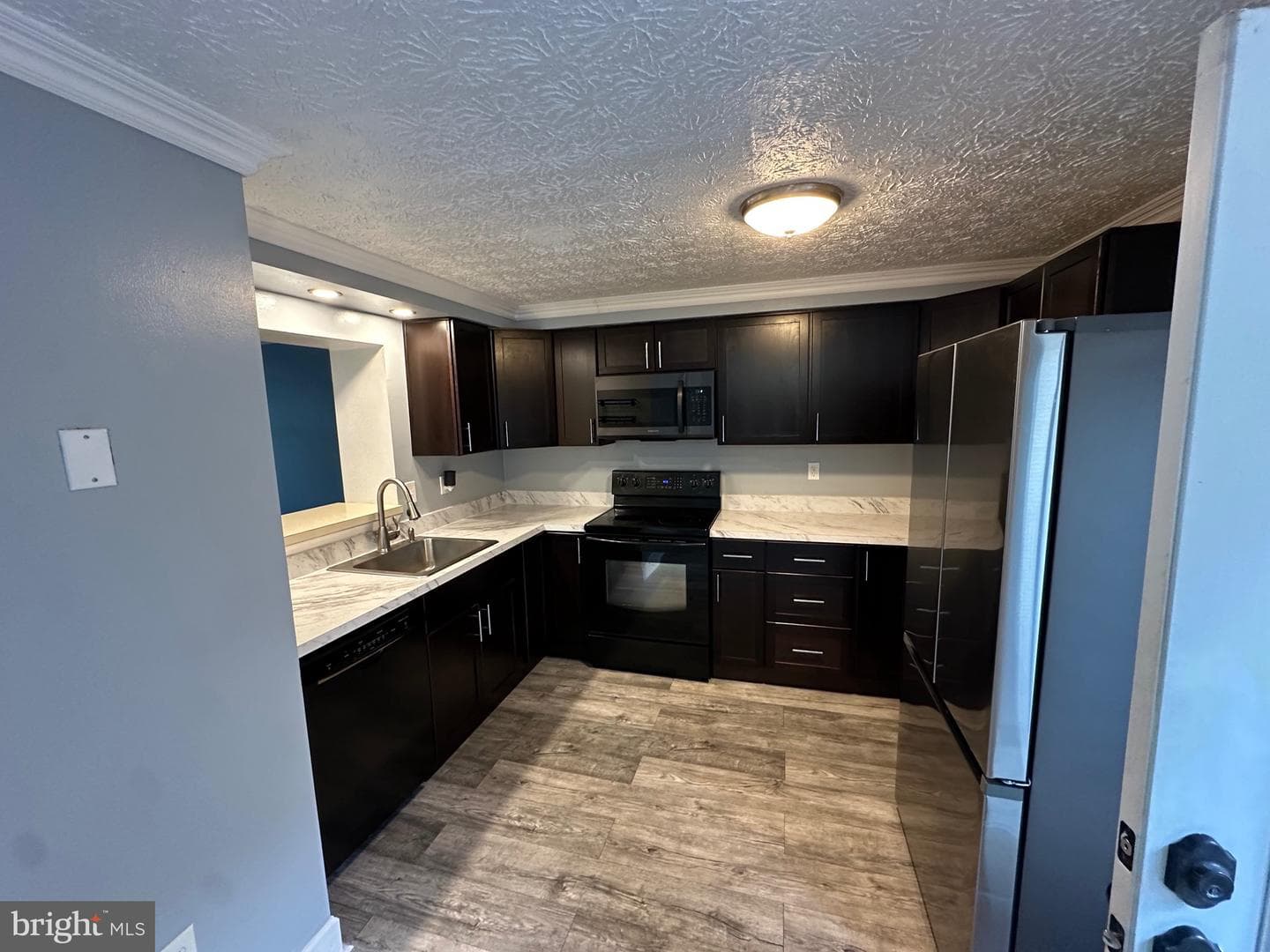 719 Willowby Run photo 2