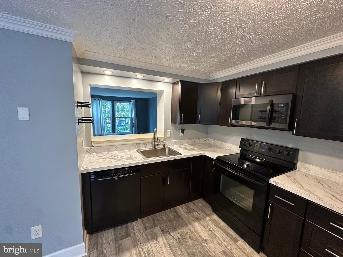 719 Willowby Run photo 3