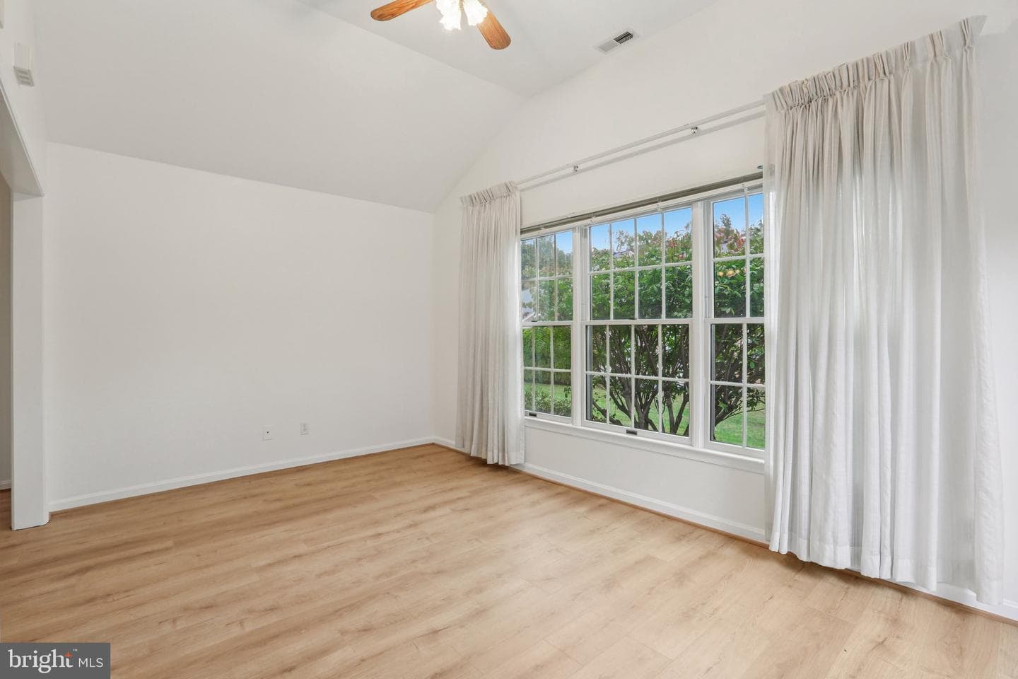 905 Beacon Way photo 9