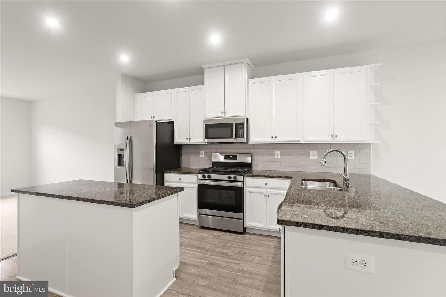 538 Levanna Lane photo 9