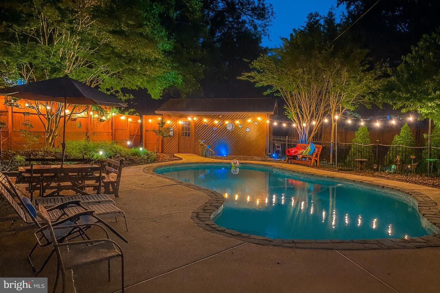 443 W Maple Road photo 2