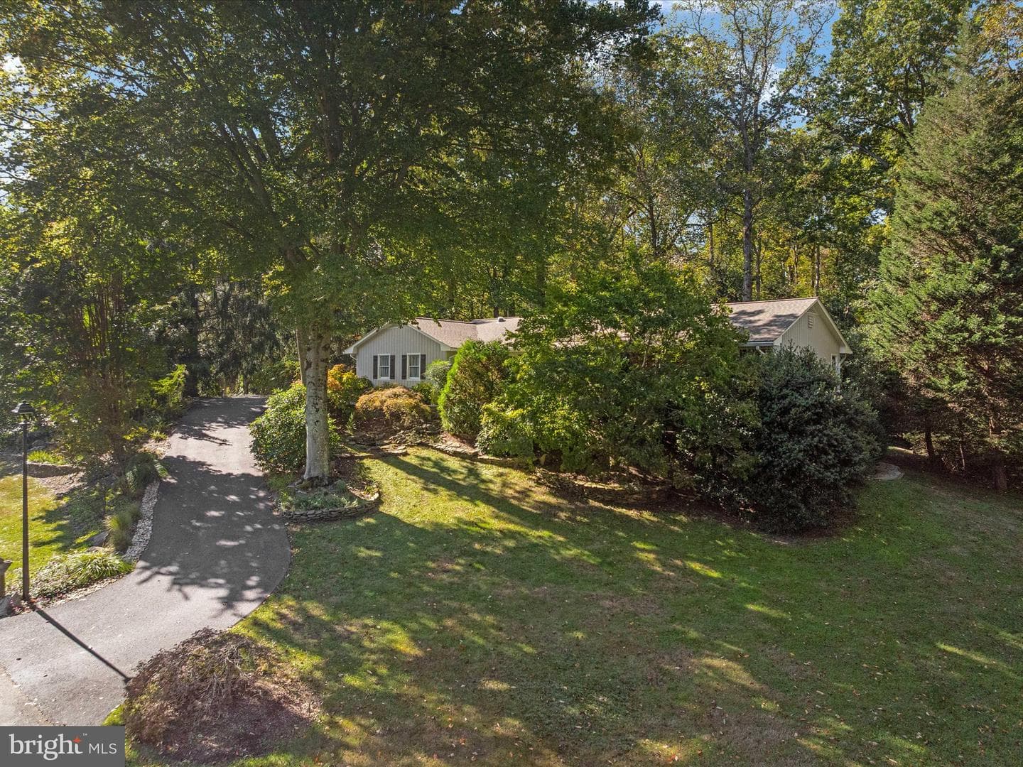 1676 Saint Albans Square