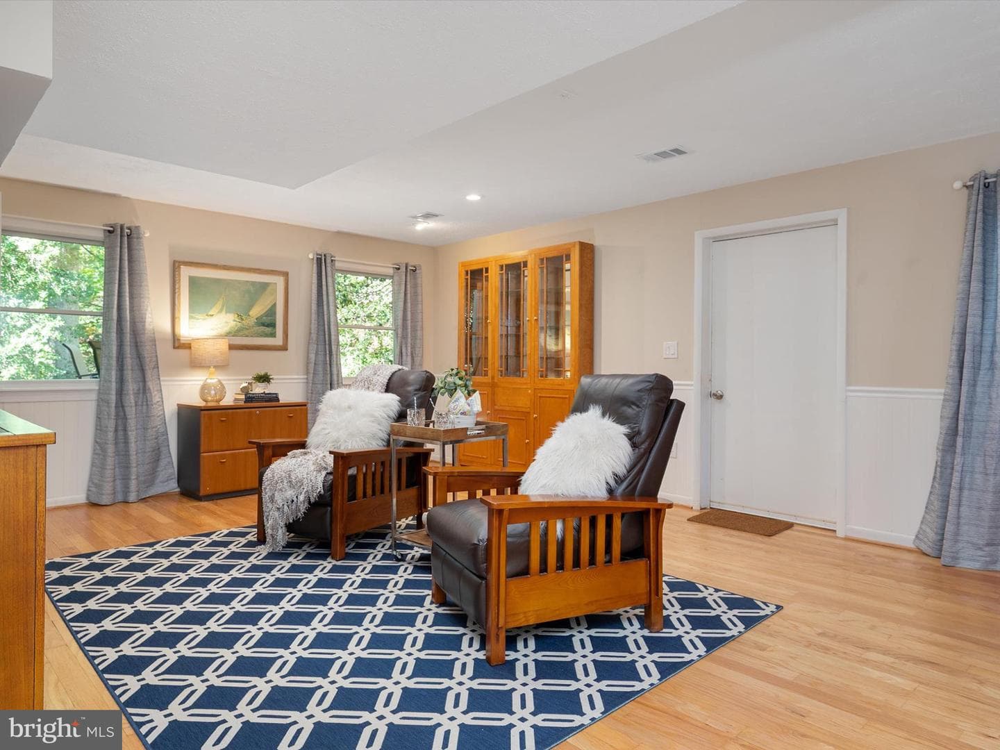 1676 Saint Albans Square photo 32