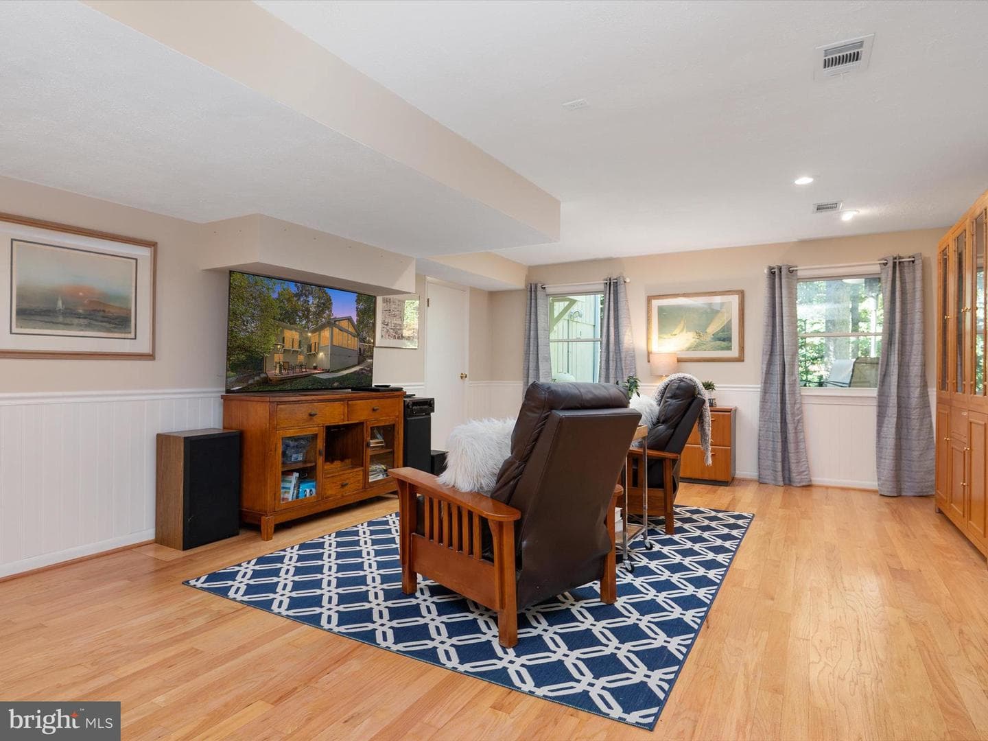 1676 Saint Albans Square photo 33