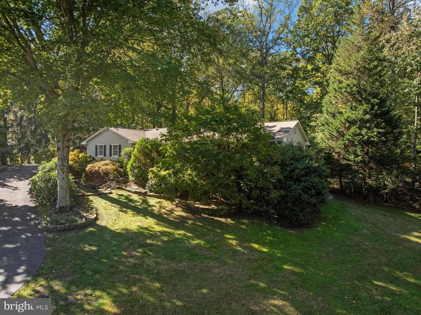 1676 Saint Albans Square photo 71