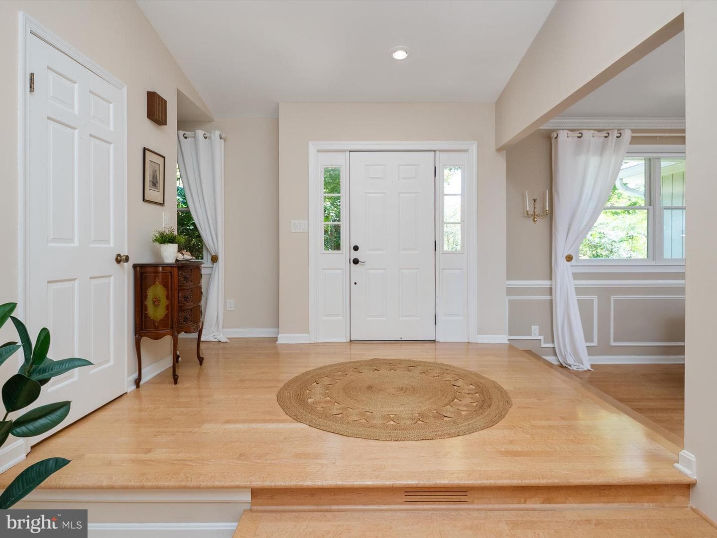 1676 Saint Albans Square photo 8