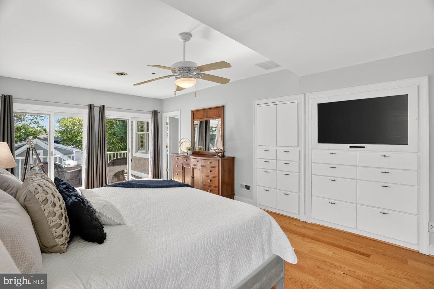 215 Chester Avenue photo 25