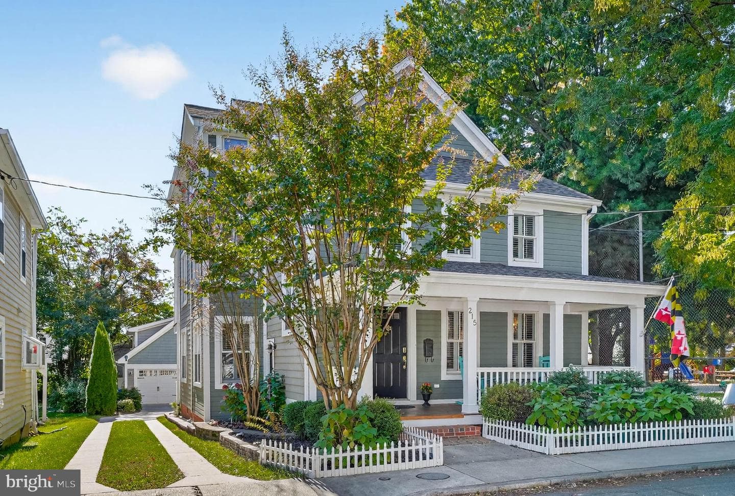 215 Chester Avenue photo 3