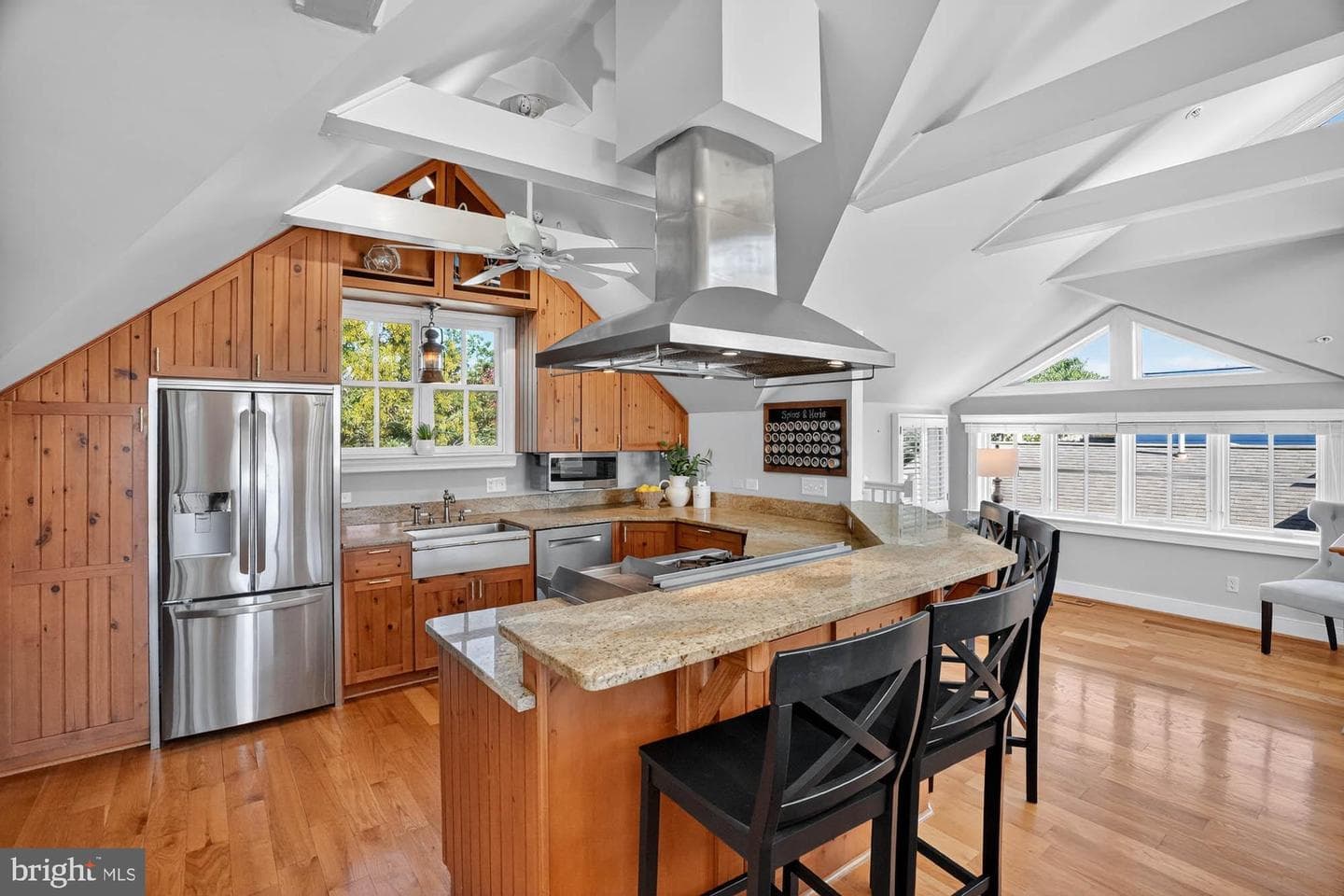 215 Chester Avenue photo 32