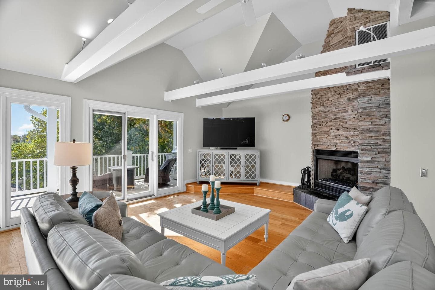 215 Chester Avenue photo 36