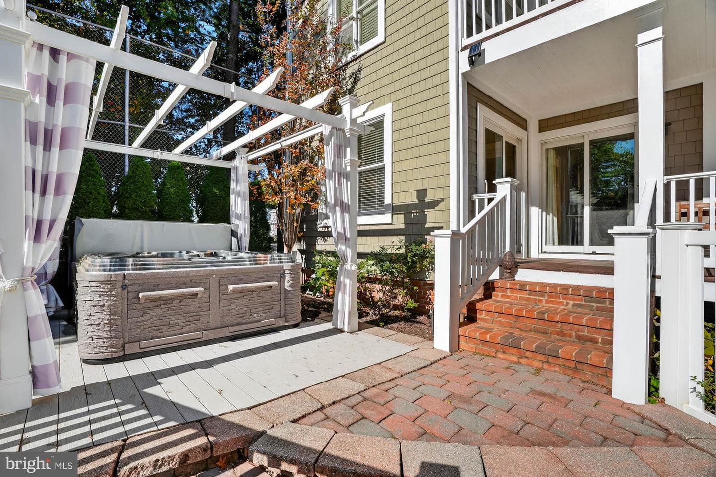 215 Chester Avenue photo 48