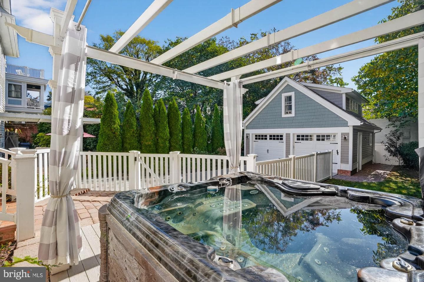 215 Chester Avenue photo 49