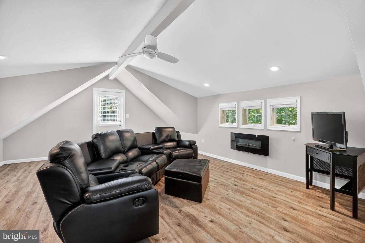 215 Chester Avenue photo 52
