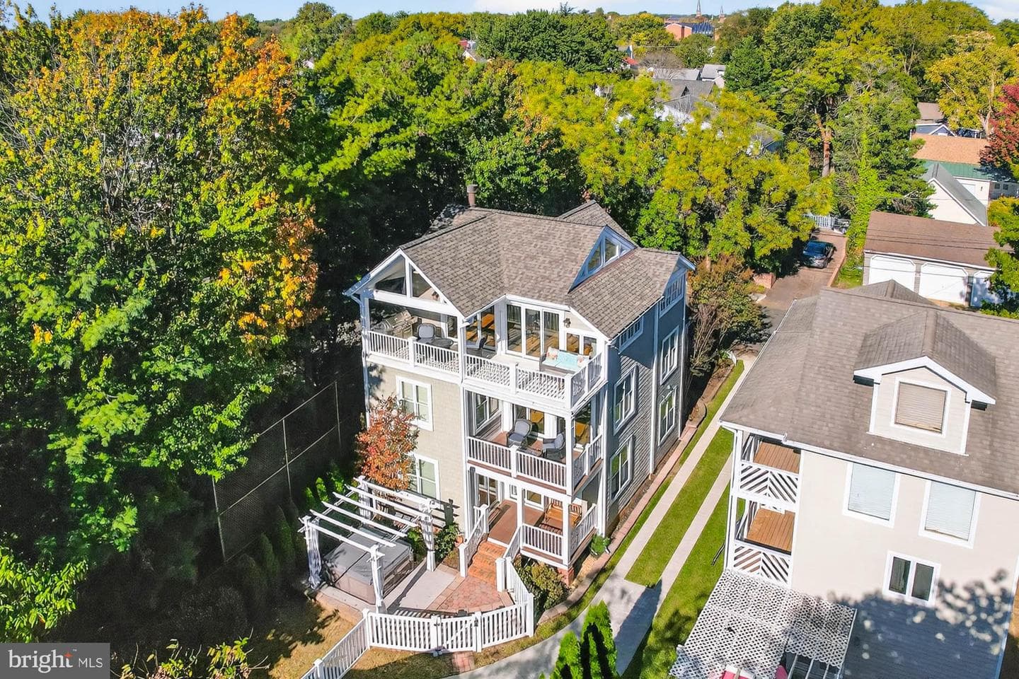 215 Chester Avenue photo 53