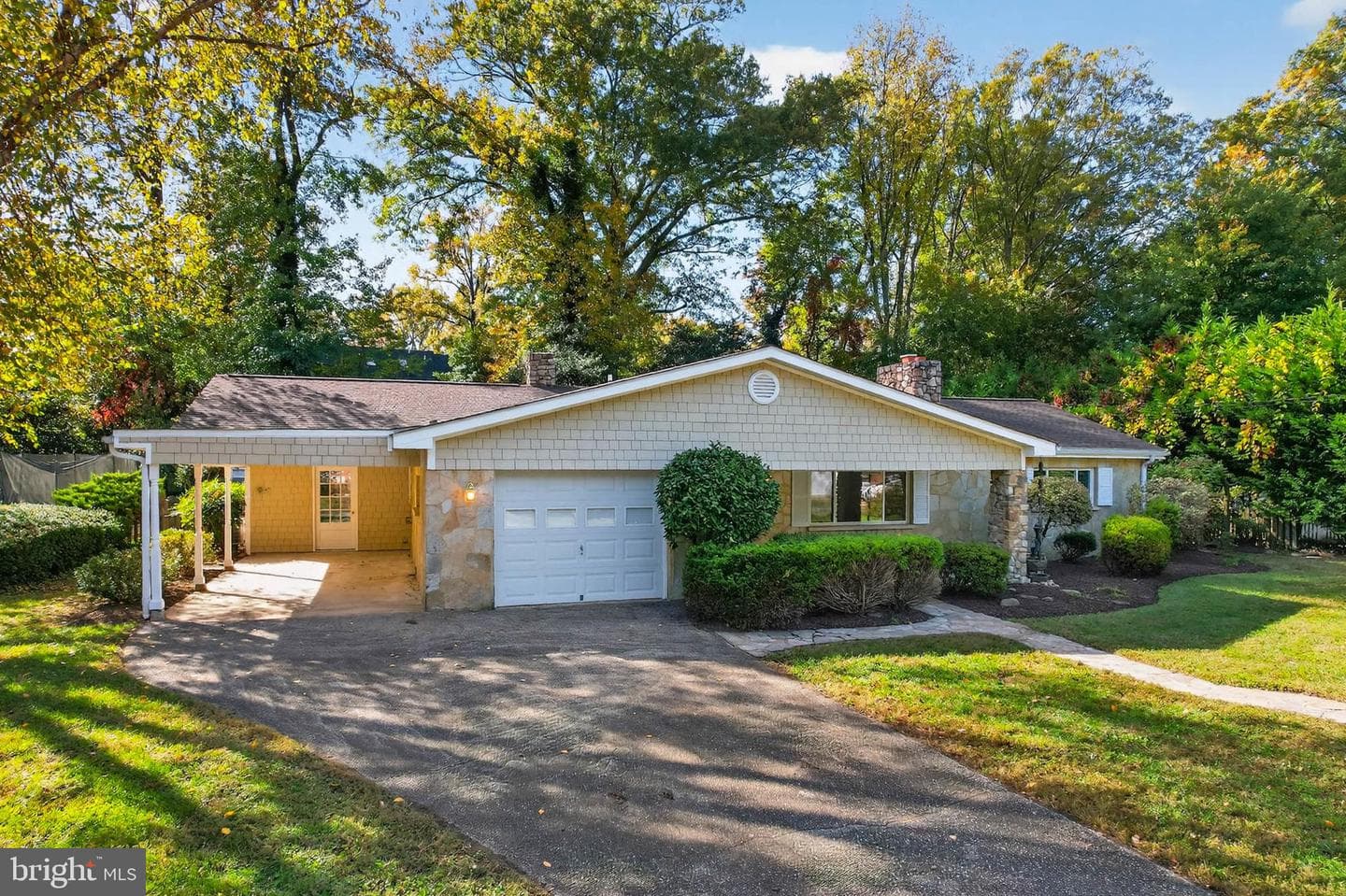 105 Giddings Avenue photo 3