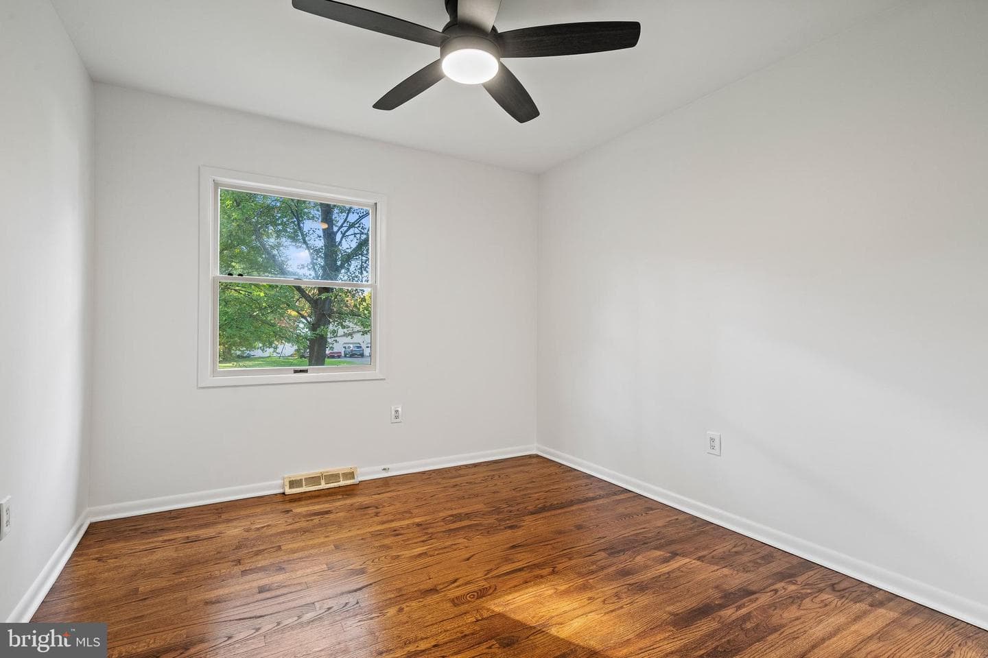 1759 Daisey Court photo 28
