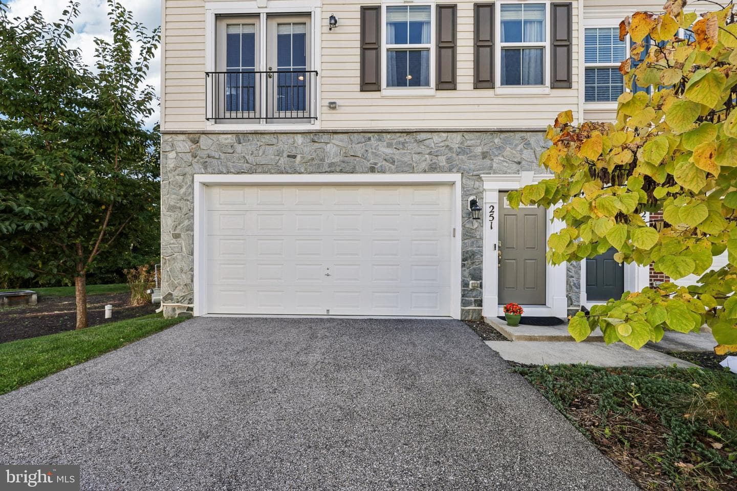 251 Oakview Village Drive photo 3