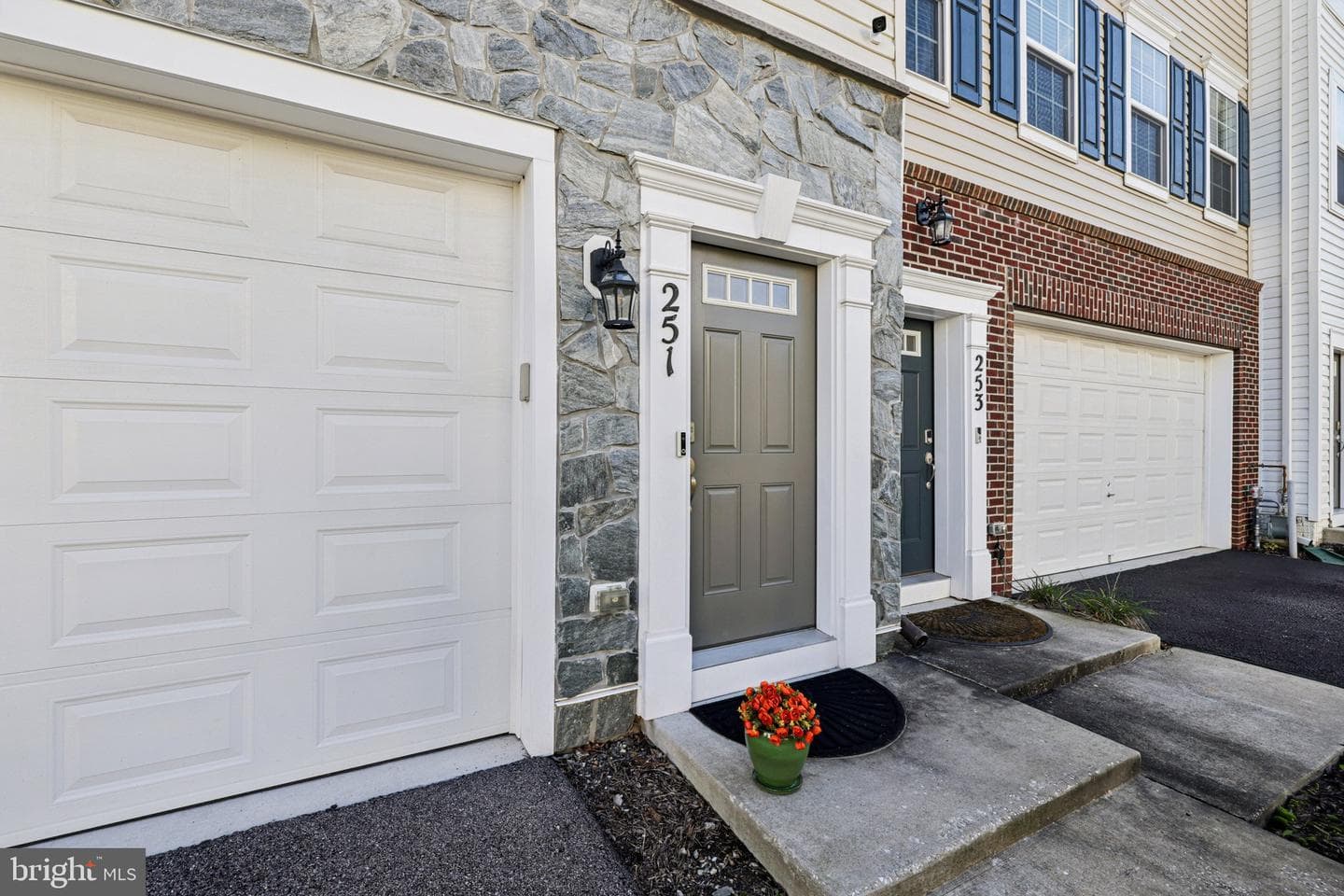251 Oakview Village Drive photo 4