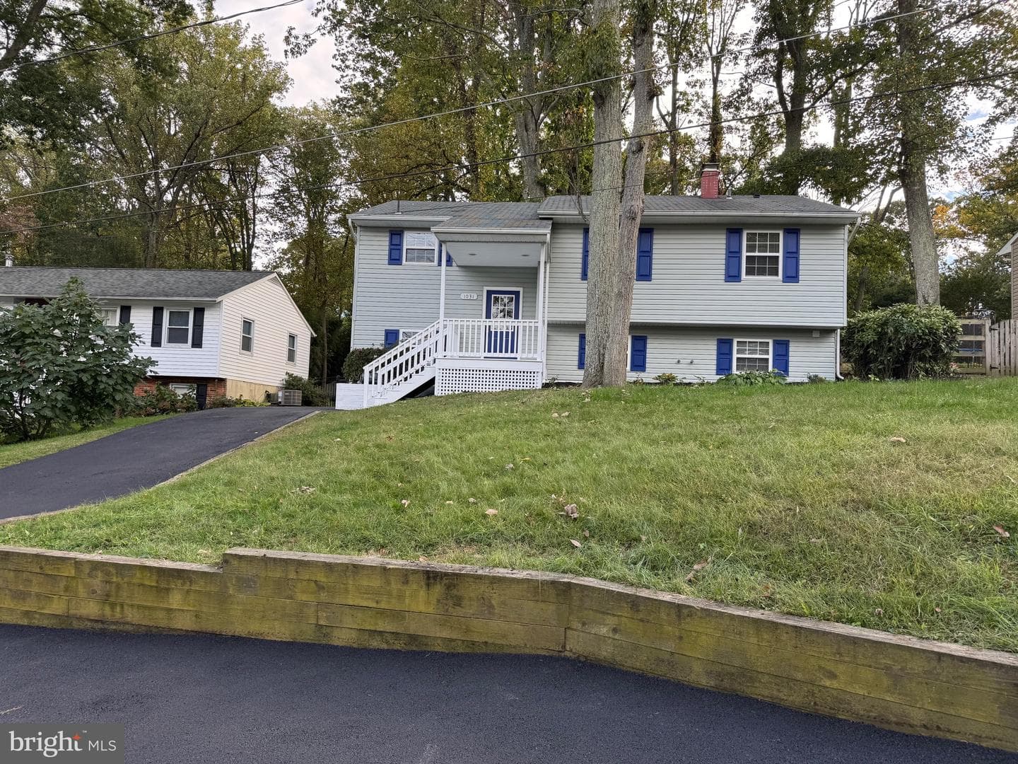 1031 Lake Claire Drive photo 2
