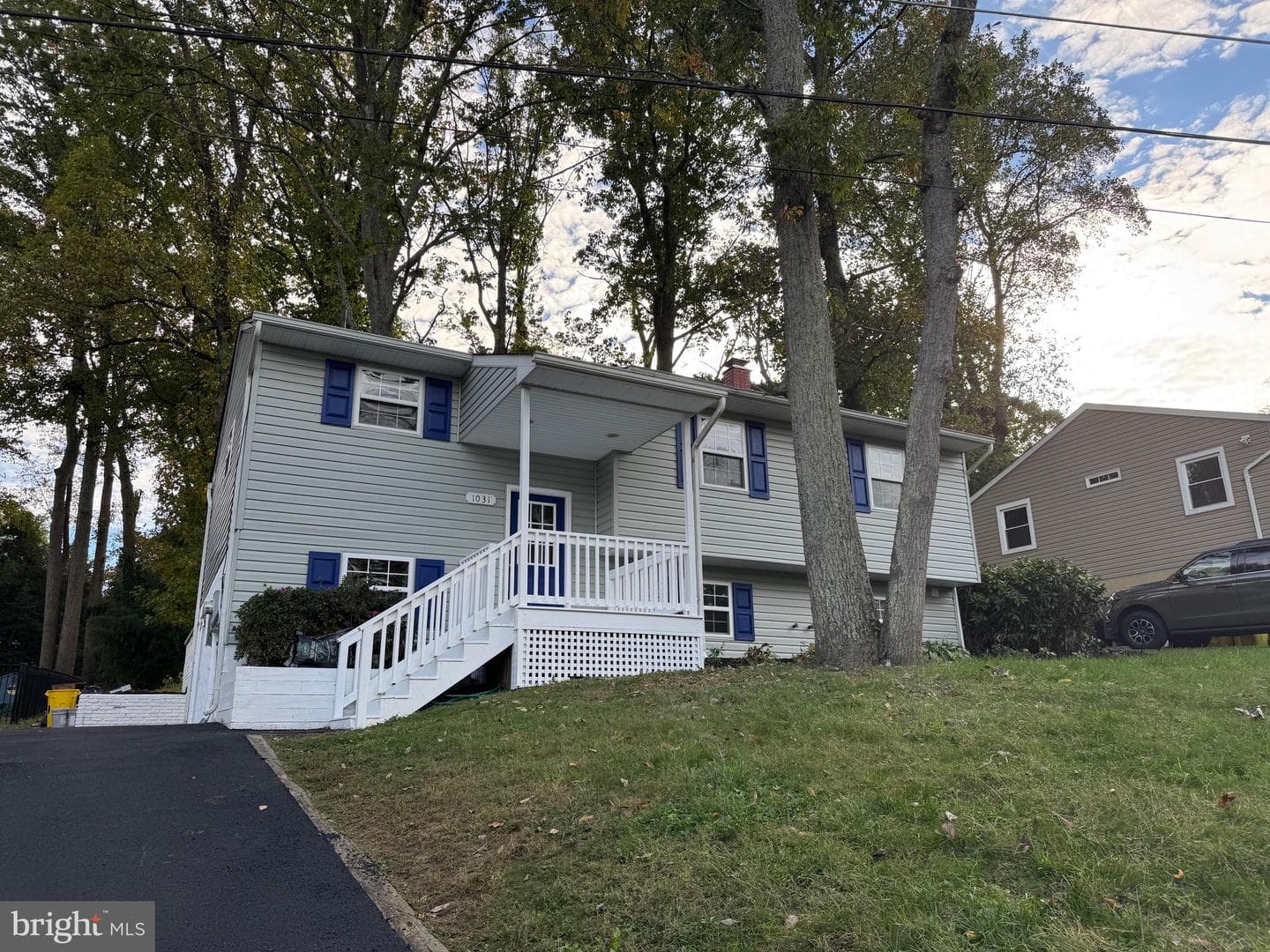 1031 Lake Claire Drive photo 3
