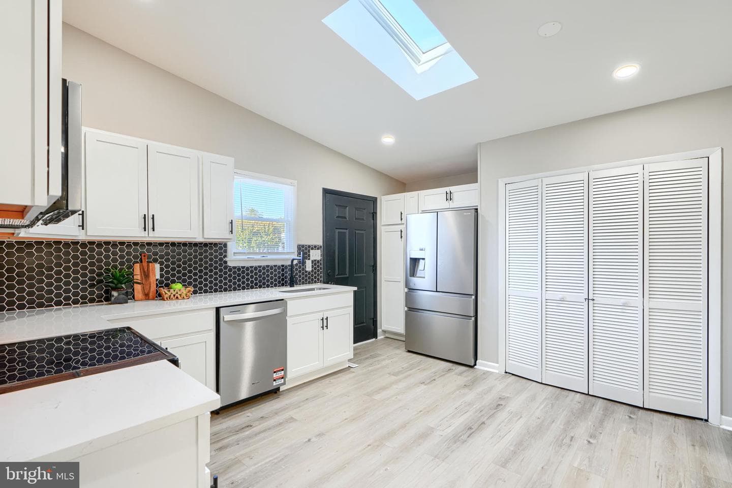 301 Newfield Road photo 3