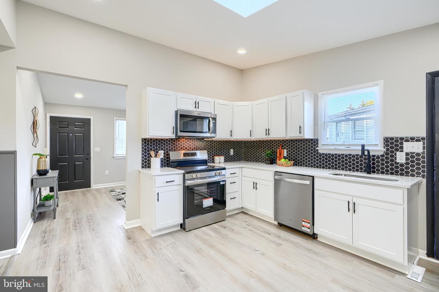 301 Newfield Road photo 5